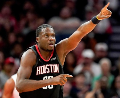 乐鱼体育下载-第2中锋缺阵，火箭队实力不降反升？2种战术切换，射手群已被激活